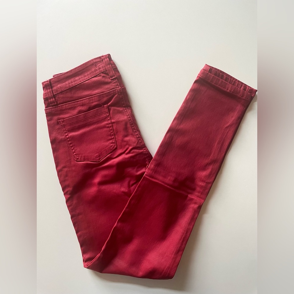 Coated skinny jeans in red. Size LARGE.